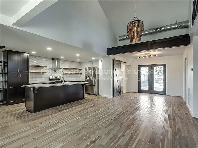 Building Photo - 2221 NW 34th St