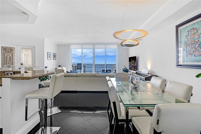 Building Photo - 848 Brickell Key Dr