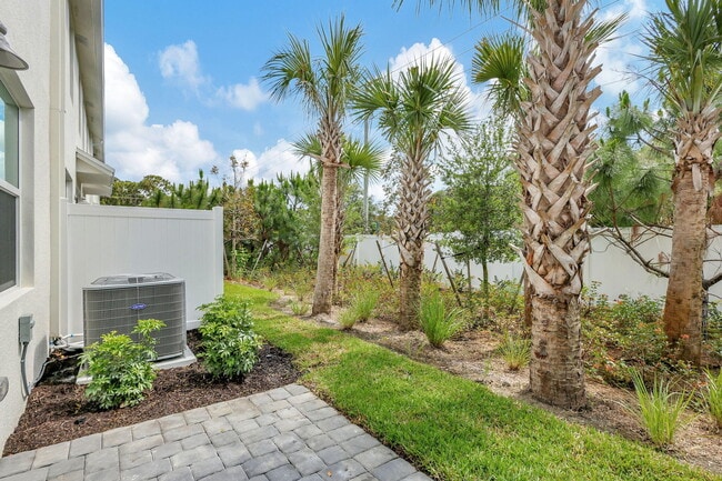 Building Photo - 5694 SE Edgewater Cir