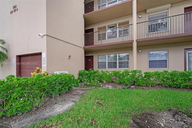 Building Photo - 800 SW 131st Ave