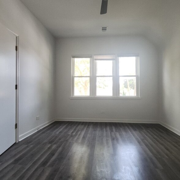 Building Photo - 5234 S Homan Ave