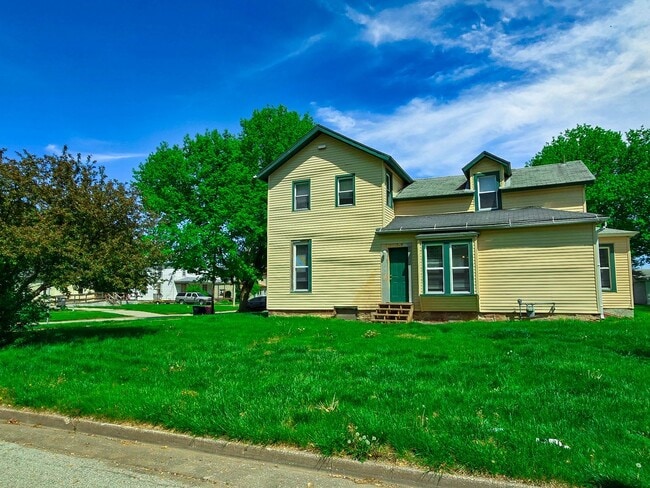 Building Photo - Charming 5 Bedroom Home in Aledo with Mode...