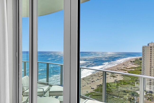 Building Photo - 3100 N Ocean Dr