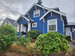 Building Photo - Updated Apartment