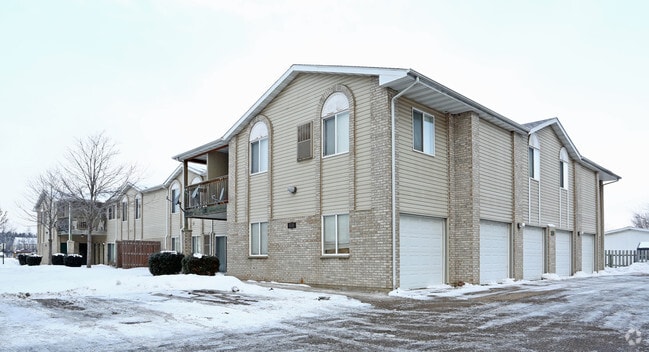 Primary Photo - 8110-8120 75th St