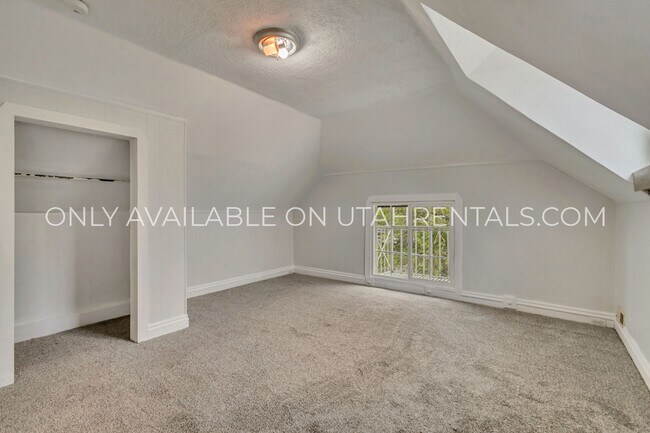 Building Photo - 1040 E 200 S