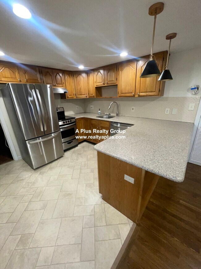 Building Photo - 842 South St