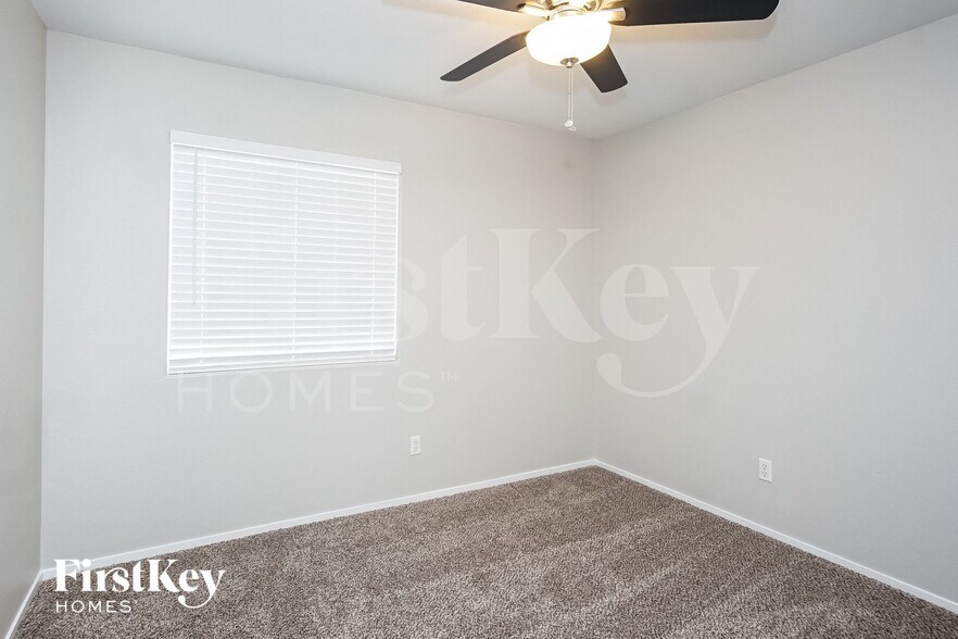 Building Photo - 985 Blue Lantern Dr