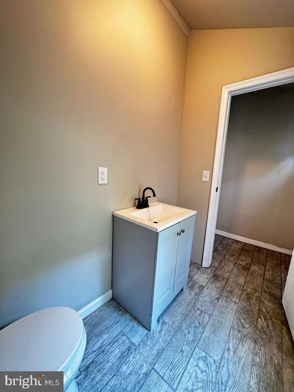 Primary Photo - 2416 N Hollywood St