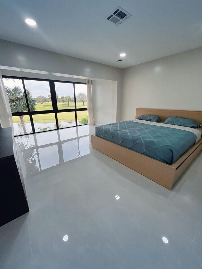 Building Photo - 1731 Presidential Way