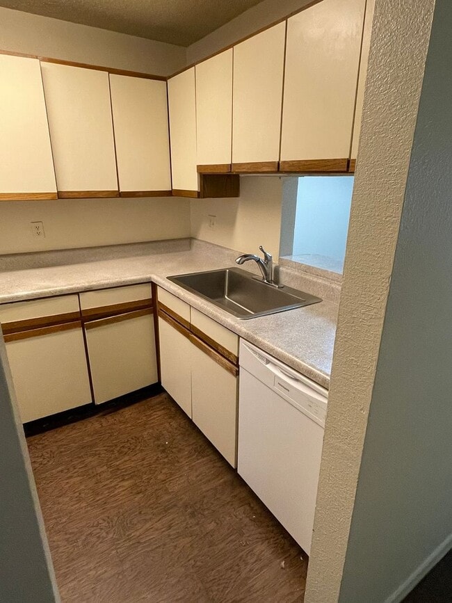 Building Photo - 2 BEDROOM CONDO BY UNT