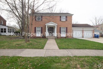 Building Photo - 1 Room for Rent in a 6-Bedroom Student Hom...