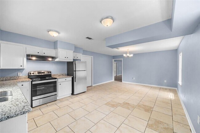 Building Photo - 20339 Pin Oak Loop