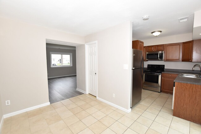 Building Photo - 3 Bedroom 1.5 bathrooms