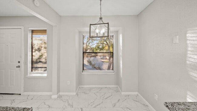 Building Photo - 1914 Lakeside Dr