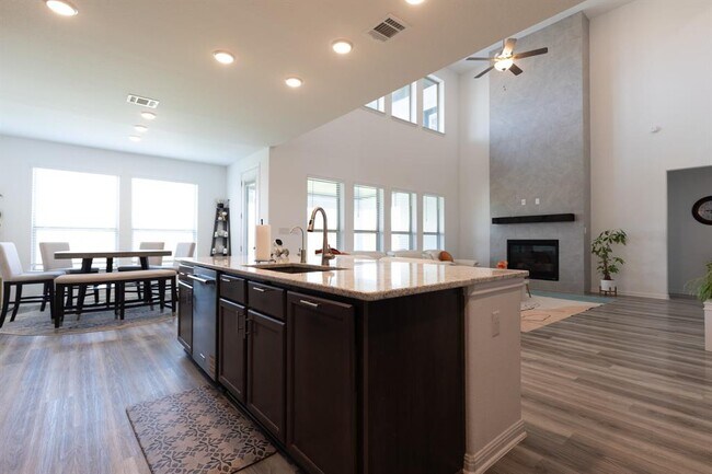 Building Photo - 2332 Giona Pl