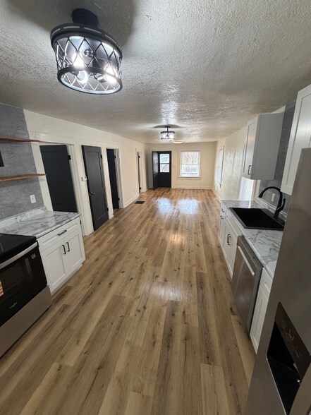 Building Photo - 103 N Francis St