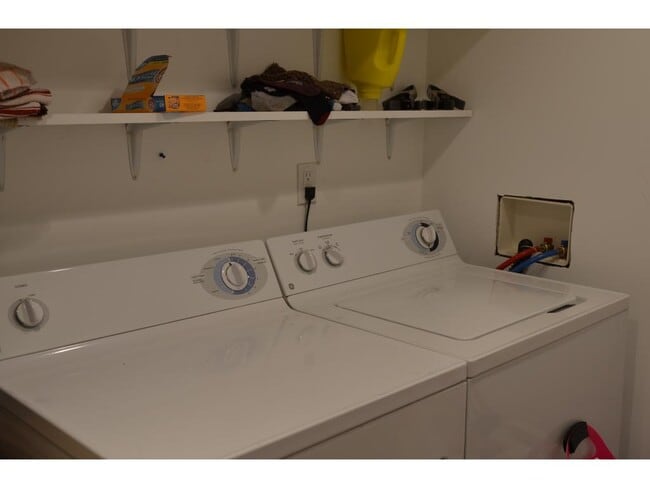 Building Photo - 58 Beech St