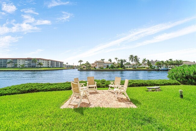 Building Photo - 1160 Hillsboro Mile