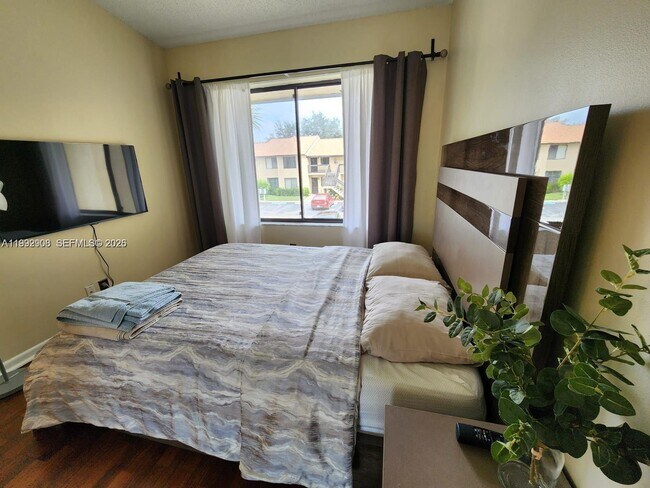 Building Photo - 21951 Soundview Terrace