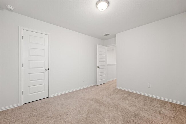 Building Photo - 27931 Western Crk Ct