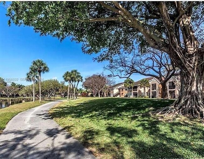 Building Photo - 15610 SW 105th Ln