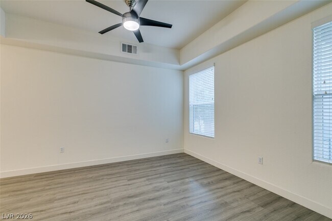 Building Photo - 38 E Serene Ave