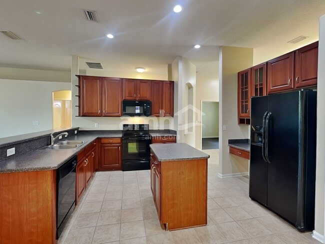 Building Photo - 633 Battlegate Ln