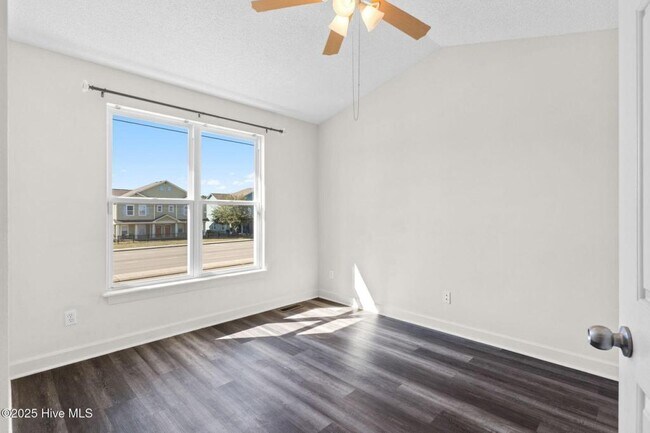 Building Photo - 321 S Kerr Ave