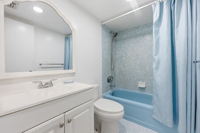 Building Photo - 200 S Birch Rd