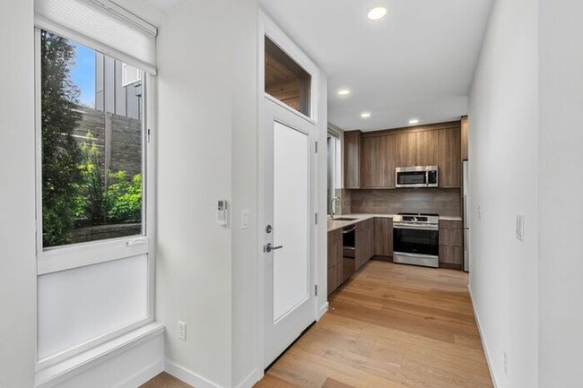 Building Photo - Air Conditioned Hilltop Gem w/ 360° Rooftop Ocean, Mountain and Skyline Views