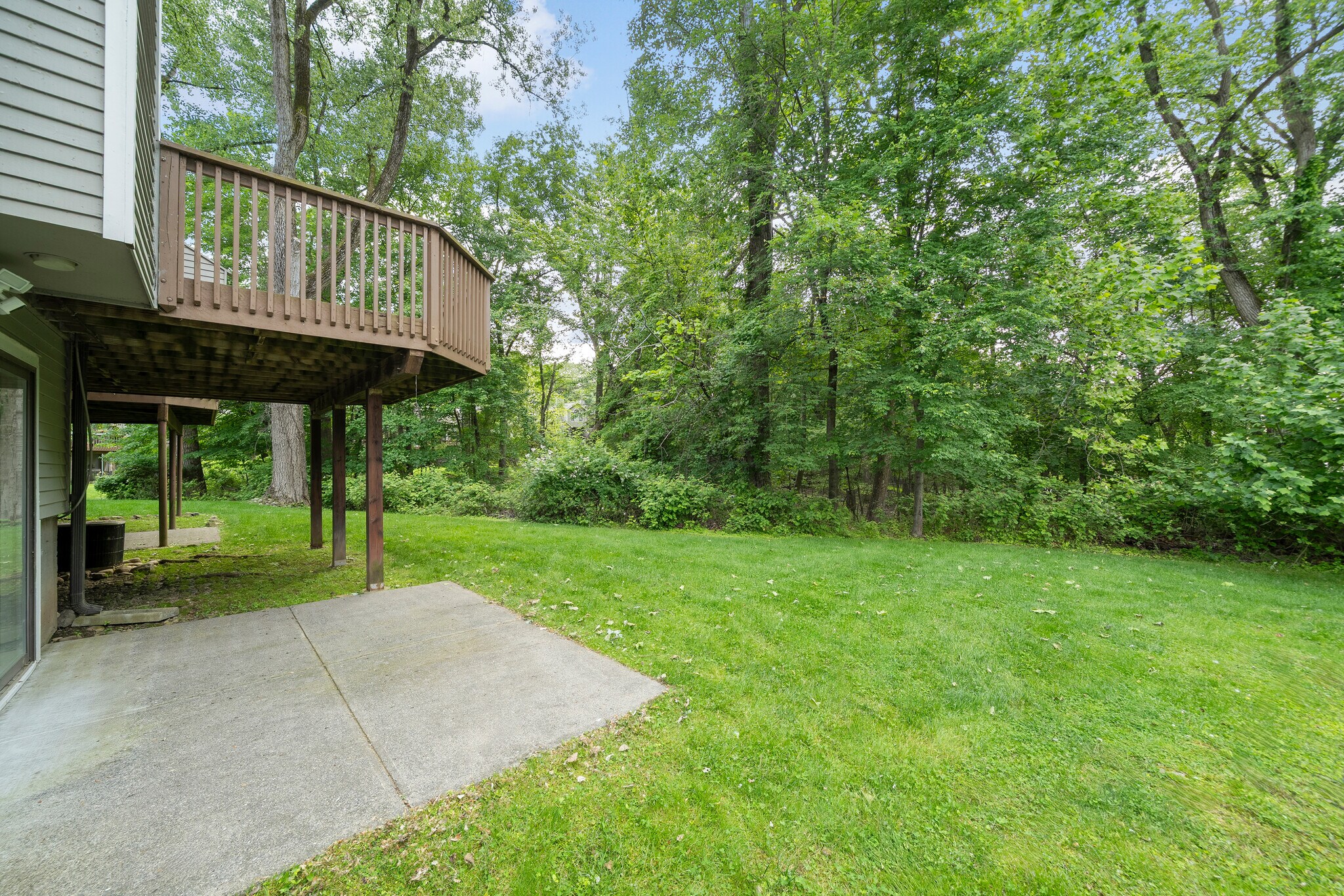 Building Photo - 81 Lakeview Dr