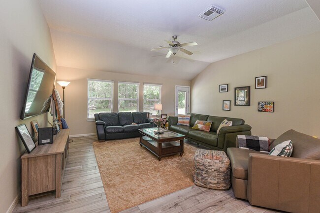 Building Photo - 203 Summer Pine Ct