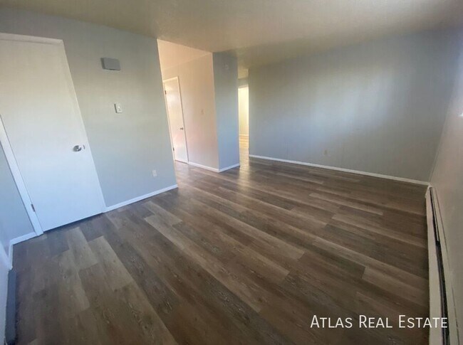 Building Photo - 2855 Montebello Dr W