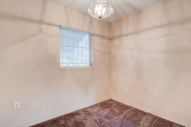 Building Photo - 1214 Dunbar St