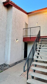 Building Photo - Upgraded 2 Bed, 2 Bath Condo - Available NOW!