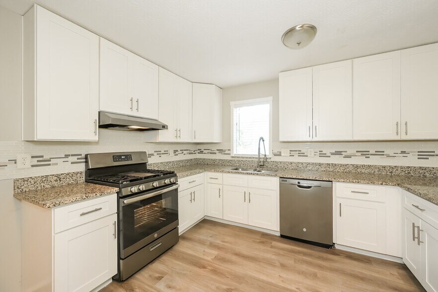 Building Photo - 445 Ridgedale Way