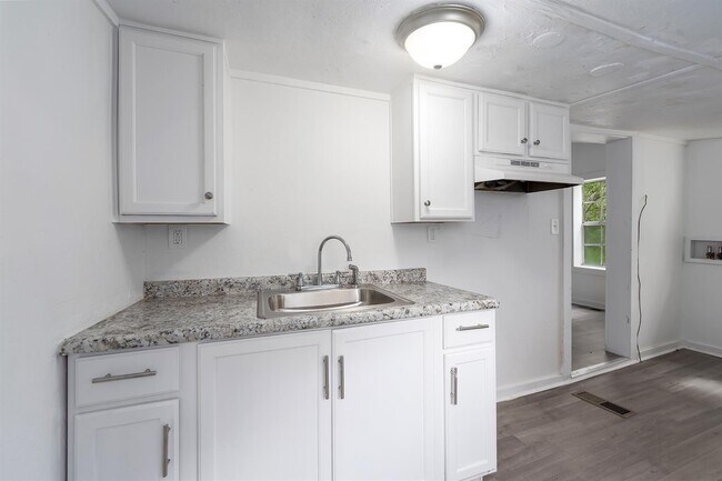 Building Photo - 3230 Arlington Ave