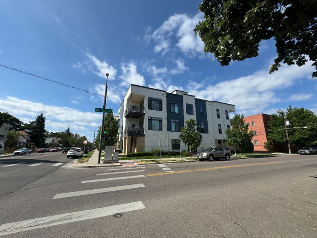 Building Photo - 336 E 1st Ave