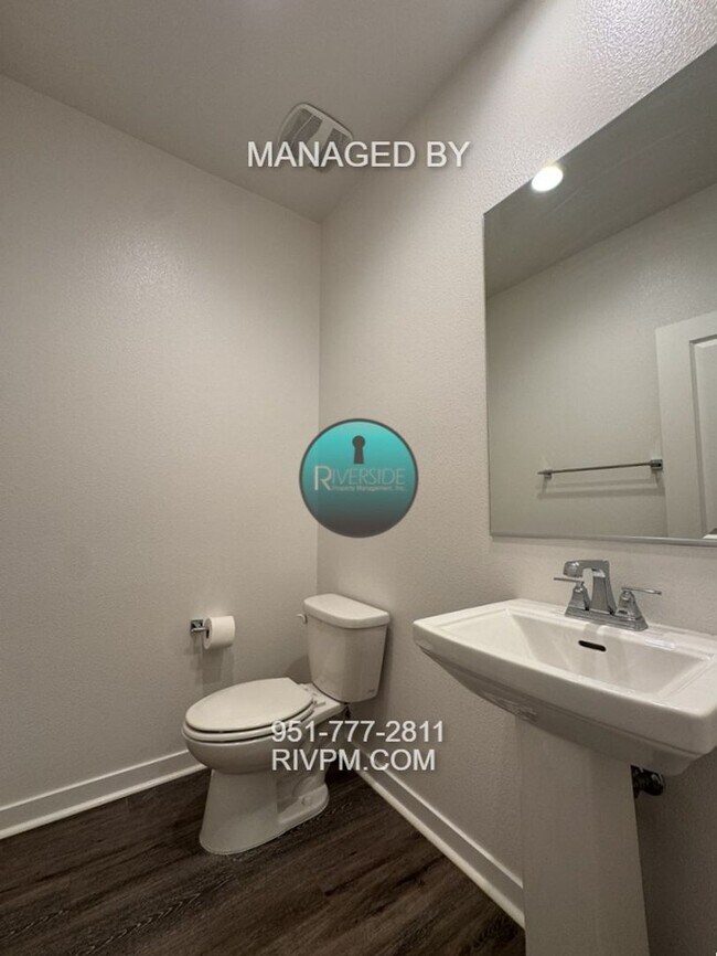 Building Photo - DISCOVER YOUR DREAM CONDO AT 105 CORONA!!