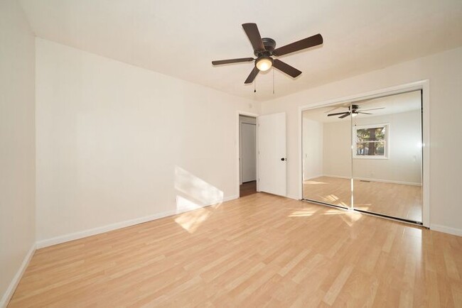 Building Photo - Spacious 3 Bedroom with Finished Basement ...