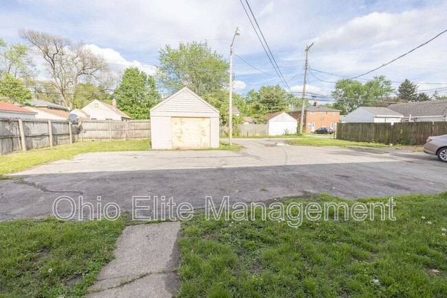 Building Photo - 3090 Grasmere Ave