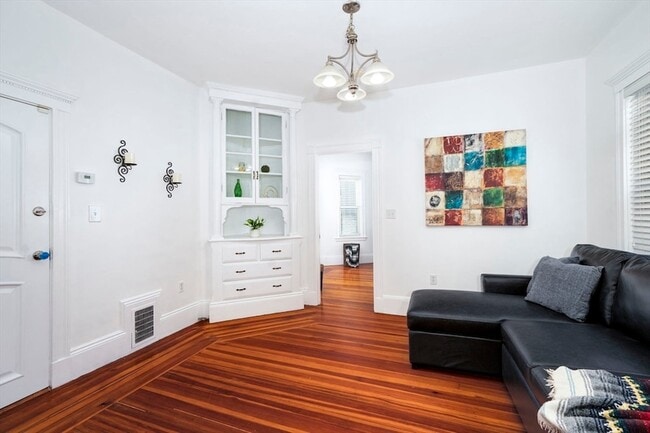 Building Photo - 122 Brook Rd