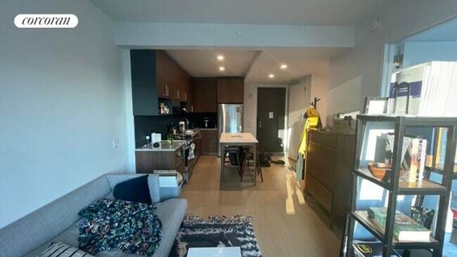 Building Photo - 196 Willoughby St