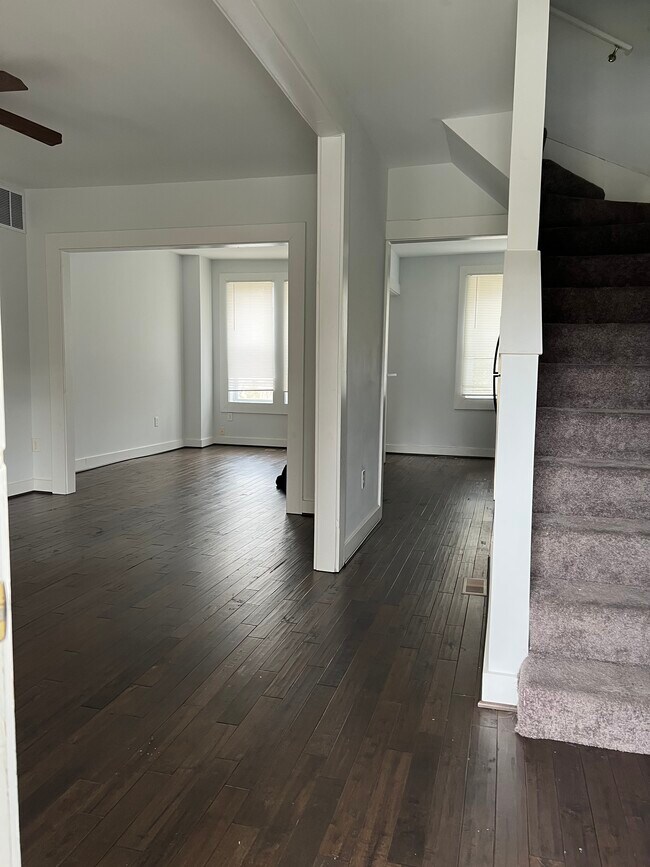 Building Photo - 4225 Ivanhoe Ave