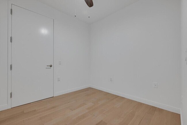 Building Photo - 160 1st St