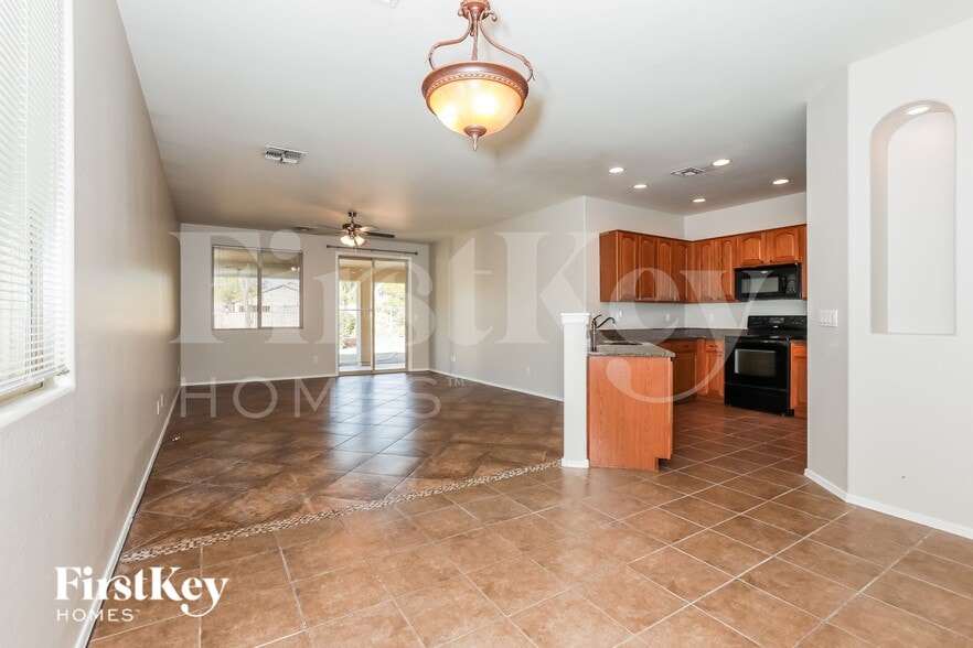 Building Photo - 4954 E Odessa Dr