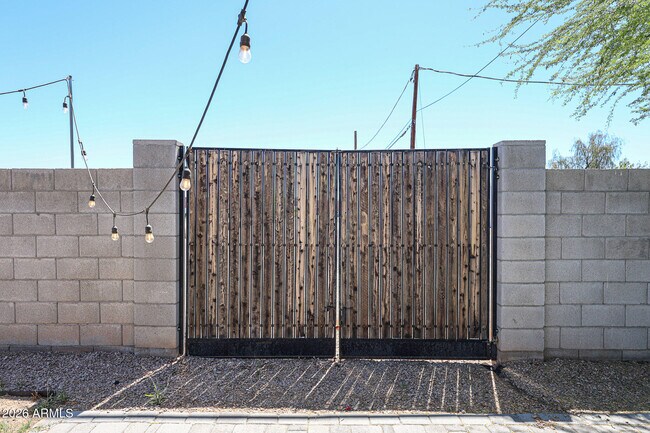 Building Photo - 2651 N 71st Pl