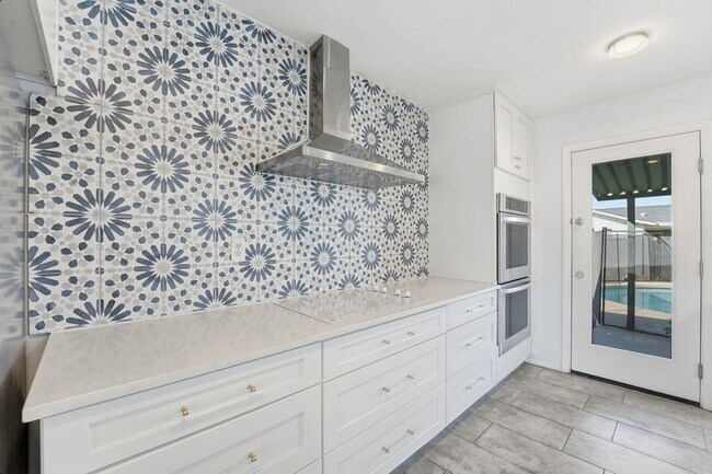 Building Photo - Beautifully remodeled home in a fantastic ...