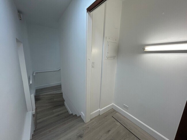 Building Photo - 2601